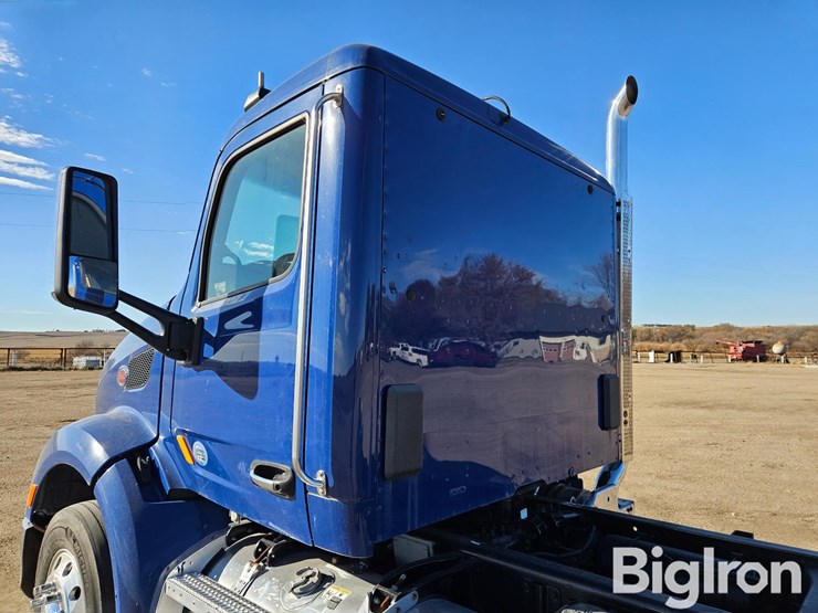 peterbilt-579-image-19