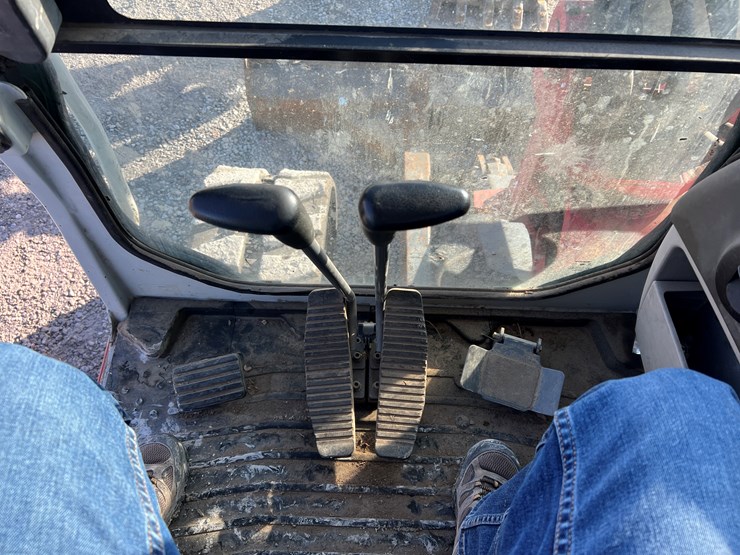 takeuchi-tb260-image-16