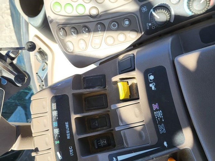 john-deere-8335r-image-63