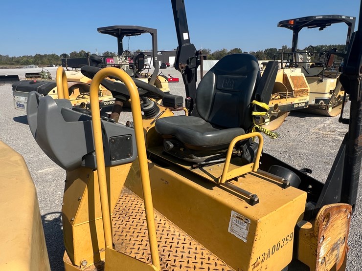 caterpillar-cb-334e-image-12