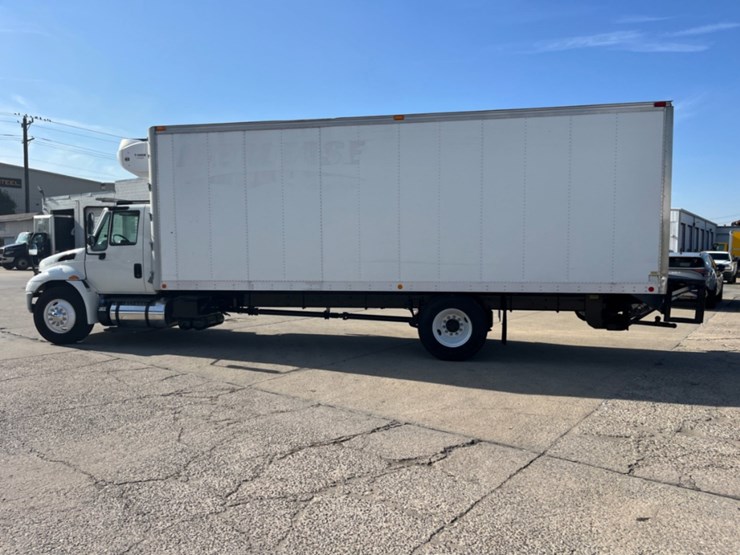 2018-international-durastar-4300-image-8