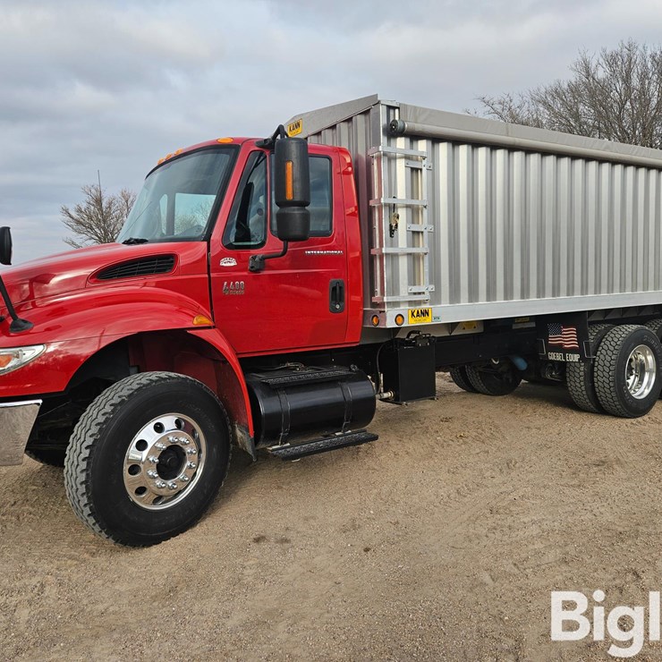 2005 INTERNATIONAL DURASTAR 4400