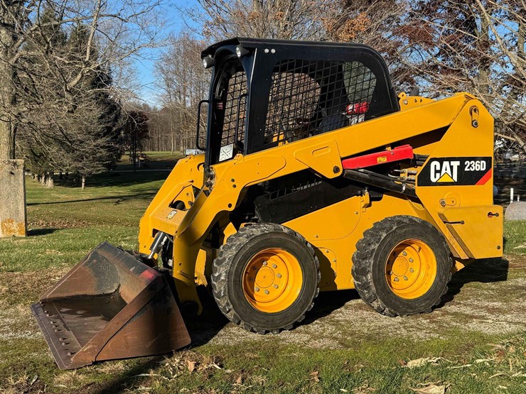 caterpillar-236d-image-1