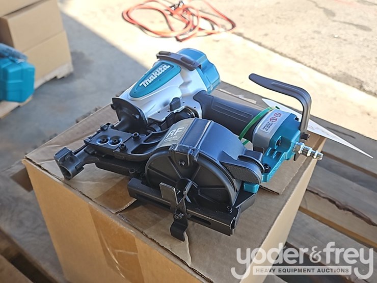 makita-an454-1-3/4"-roofing-coil-pheumatic-nailer,-reconditioned-image-3