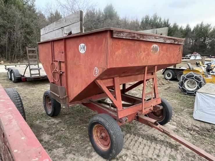 j&m-gravity-box-on-running-gear-image-1