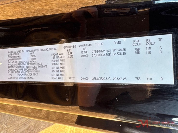 2084-freightliner-cascadiaday-cab-truck-tractor-image-33