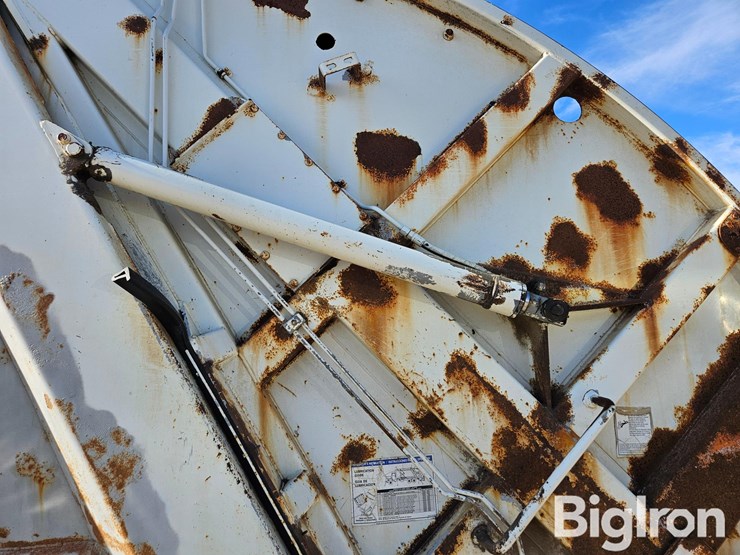 international-4900-image-9