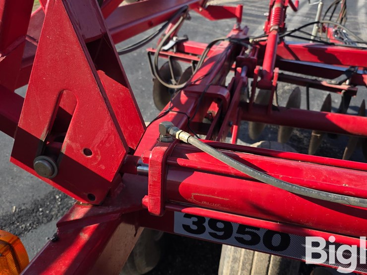 case-ih-3950-image-10