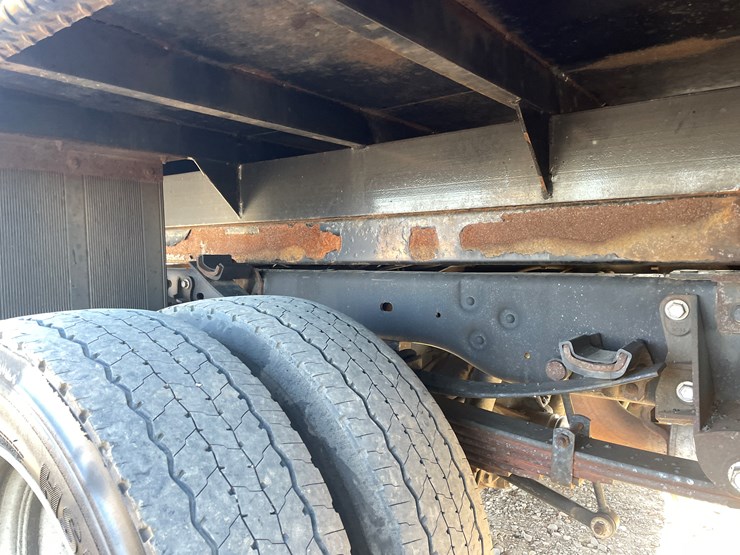 2010-ford-f550-image-16