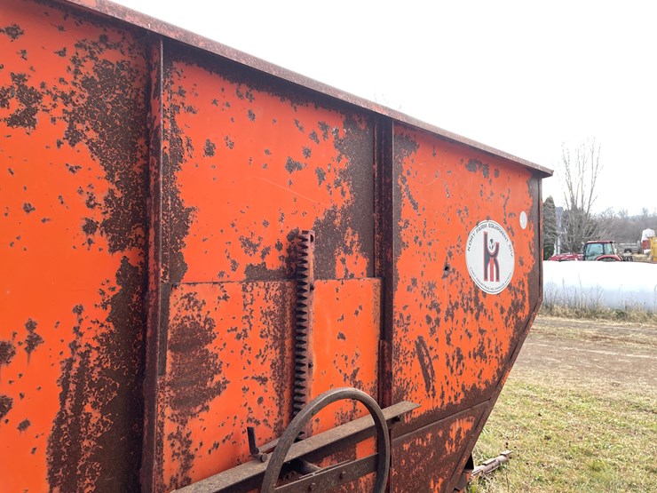 #206-•-kory-gravity-box-on-running-gear-(boyceville,-wi)-image-31