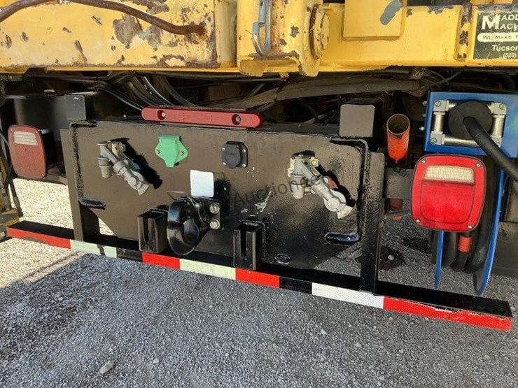 2009-international-7400-image-12