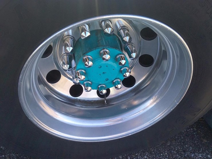 1996-freightliner-fld120-image-11