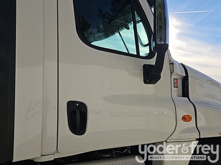 2018-freightliner-cascadia-image-39