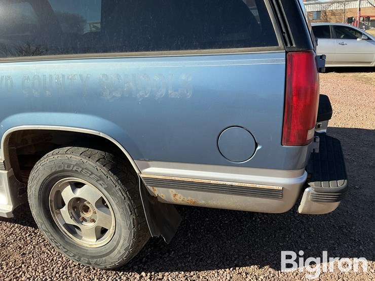 chevrolet-suburban-1500-image-18