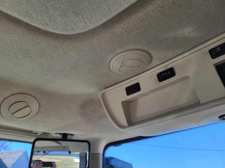 john-deere-8335r-image-70