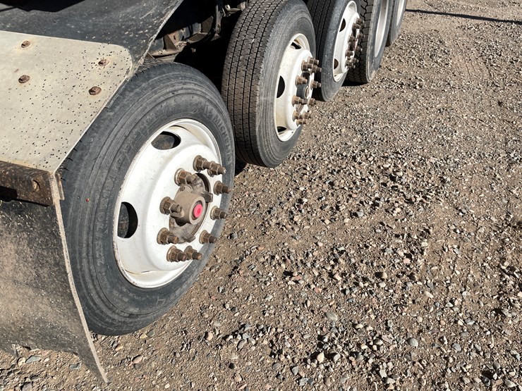 #1110-•-2002-international-5500i-6x4-dump-truck-(has-mn-title)-image-9