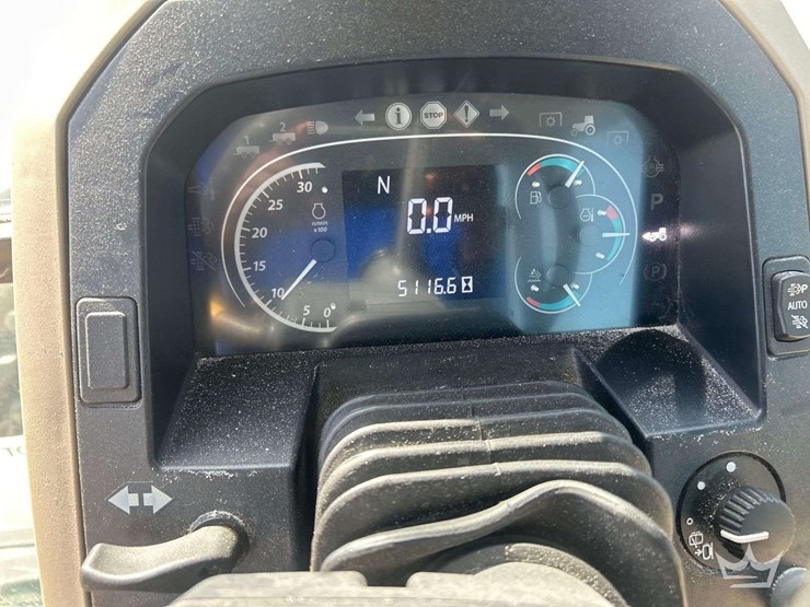 john-deere-6135e-image-12