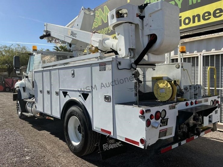 2015-international-7400-image-7