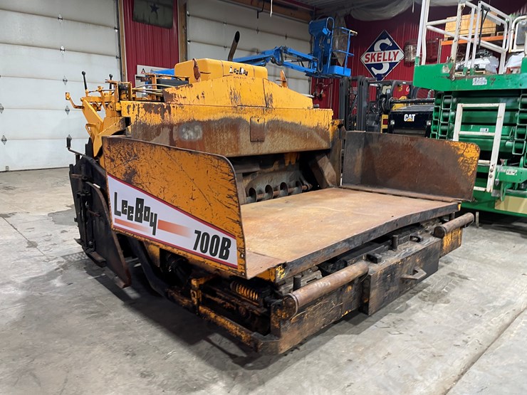 #7469-•-2002-l700-st-leeboy-asphalt-paver-image-3