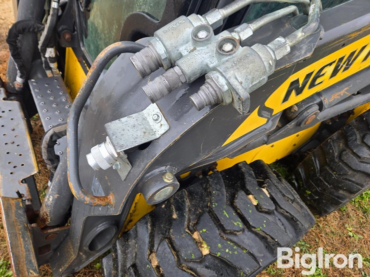 new-holland-l220-image-16