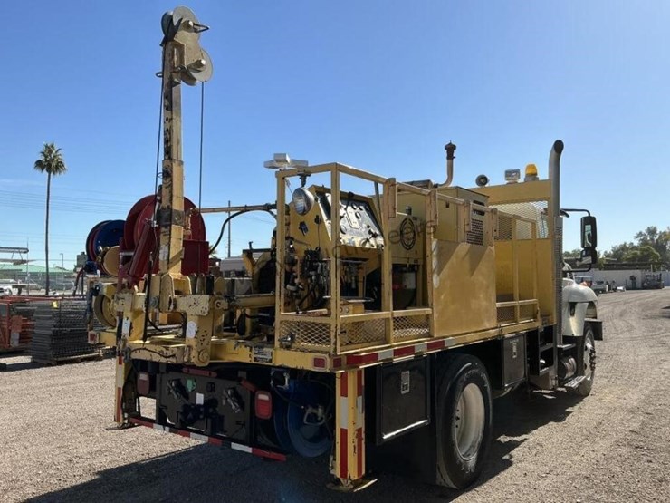 2009-international-7400-image-5