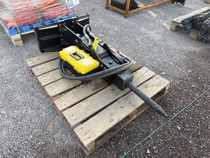 2025-giyi-p45-breaker-hammer-for-stand-up-skid-image-1