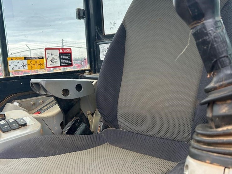 2029-deere-60g-image-28