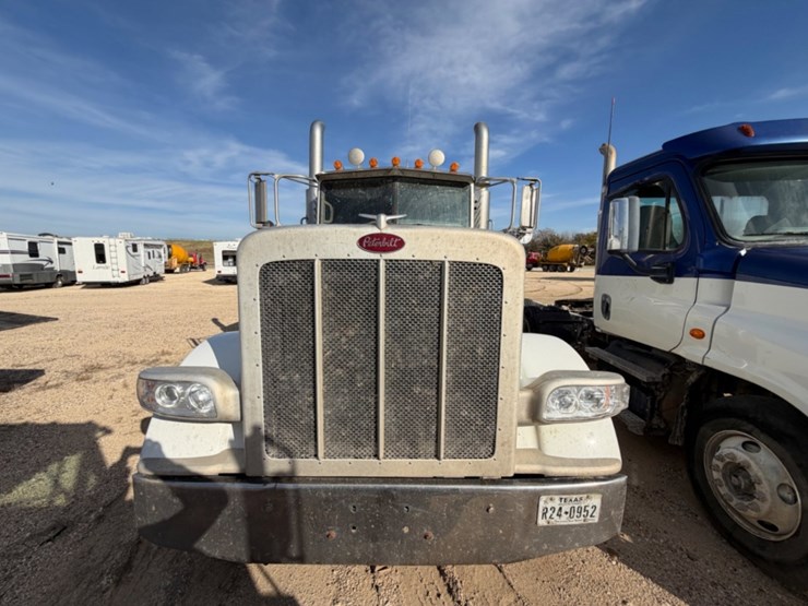 2016-peterbilt-389-image-2