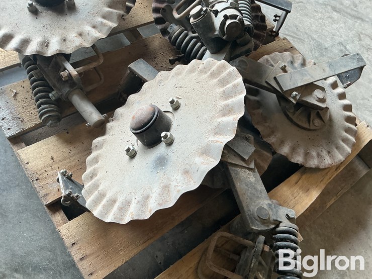 yetter-fertilizer-opening-disks-image-9