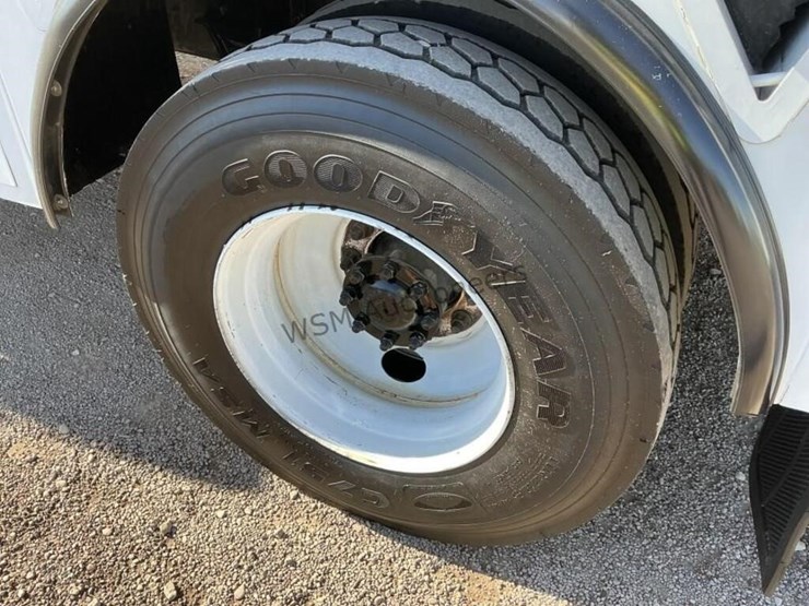 2013-international-7400-image-8