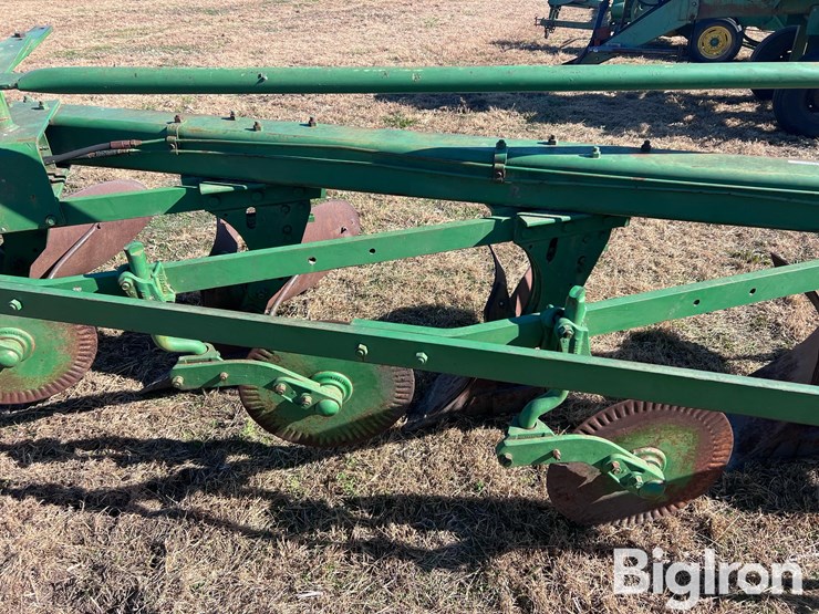 john-deere-8-image-14