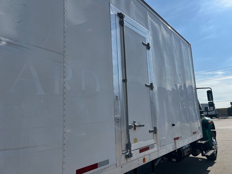 2019-international-durastar-4300-image-17