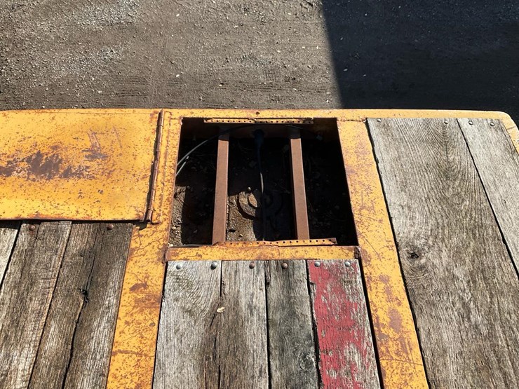 #2100-•-1967-beaver-flatbed-semi-trailer-image-39