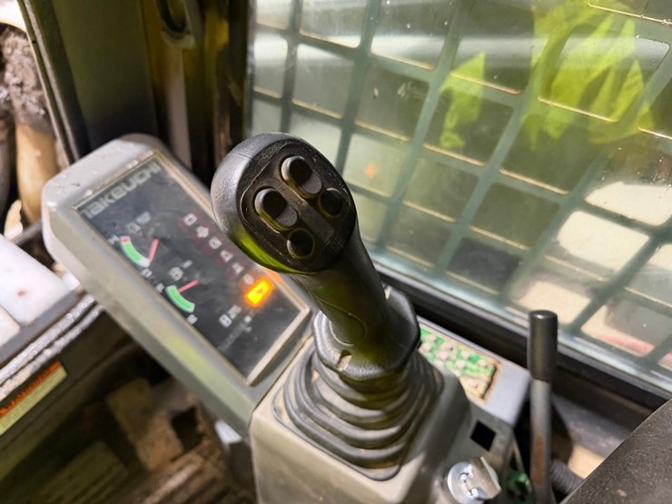 takeuchi-tl250-image-24