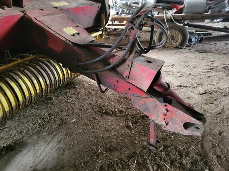 new-holland-851-image-25