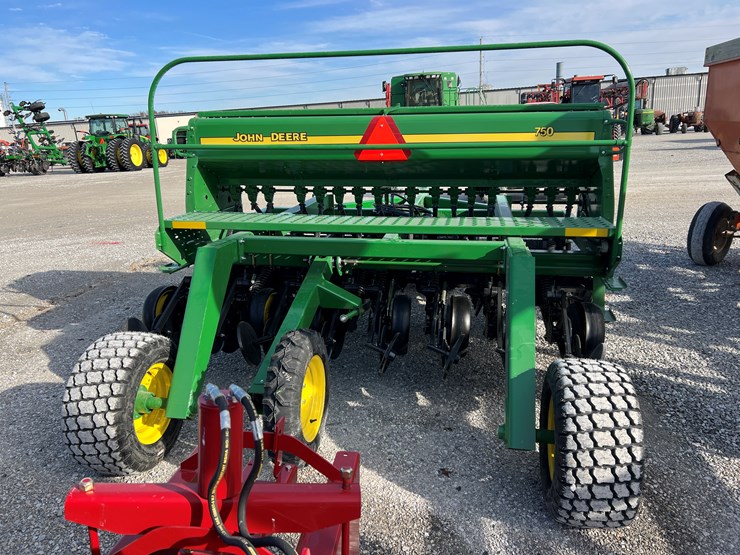 john-deere-750-image-9