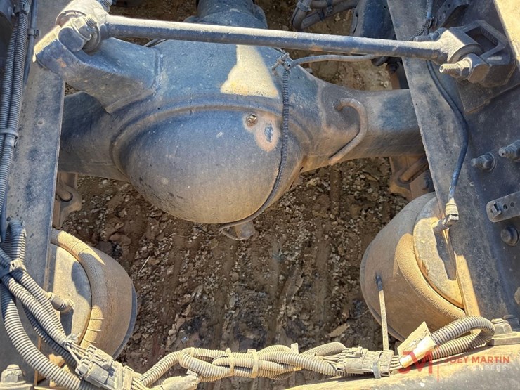 2014-freightliner-cascadia-evolution-day-cab-truck-tractor-image-10