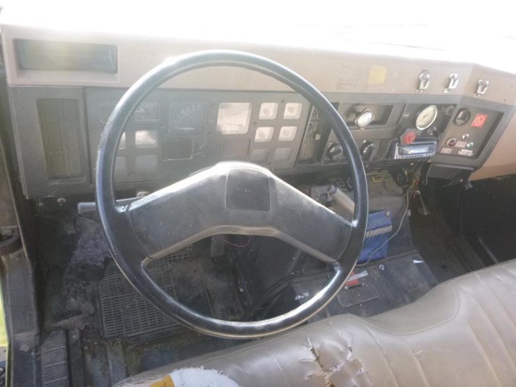 international-4900-image-19