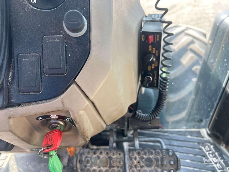 john-deere-6135e-image-17