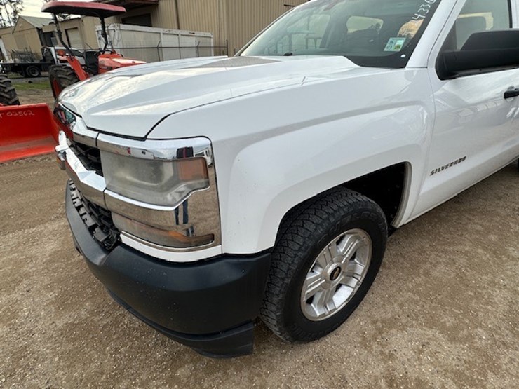 2016-chevrolet-2500-image-16
