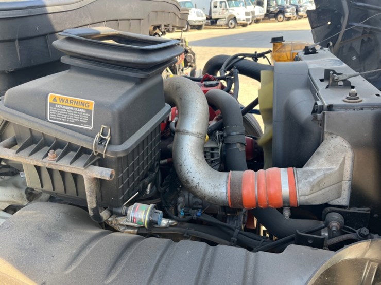 2018-international-durastar-4300-image-10