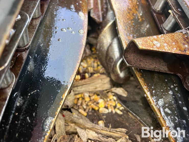 2010-gleaner-gl3000-6-6r30”-corn-head-image-13