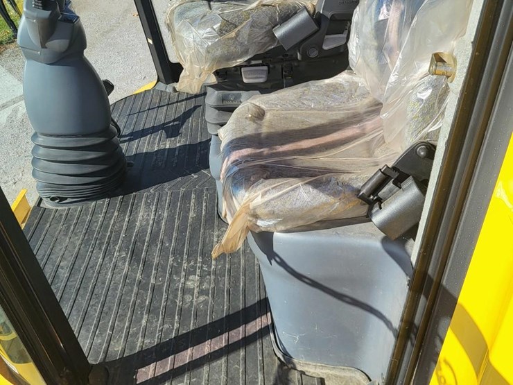 new-holland-cr9040-image-94