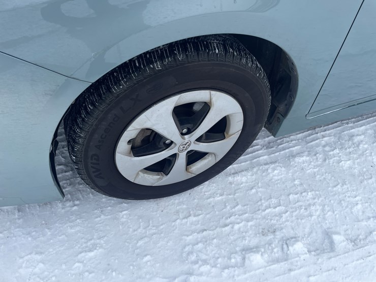 #1155-•-2013-toyota-prius-hybrid-(has-mn-title-in-delay)-image-5