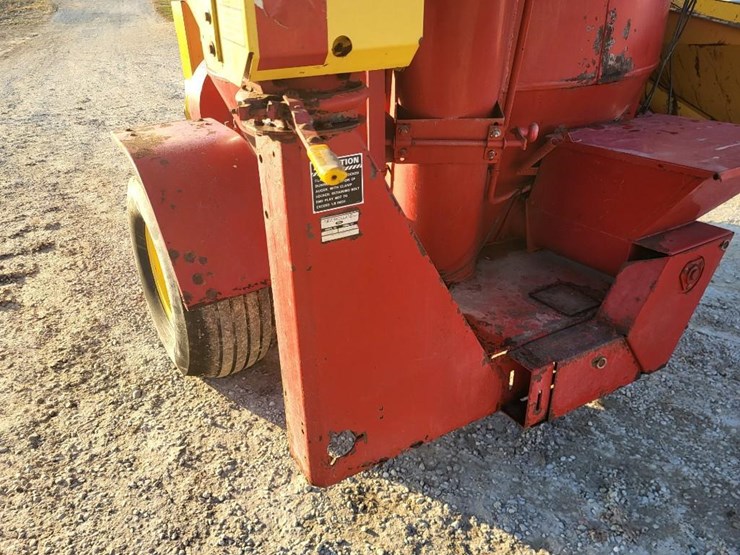 new-holland-358-image-27