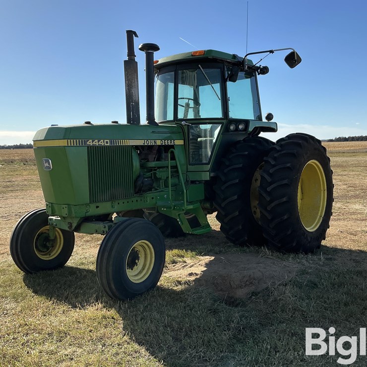 JOHN DEERE 4440