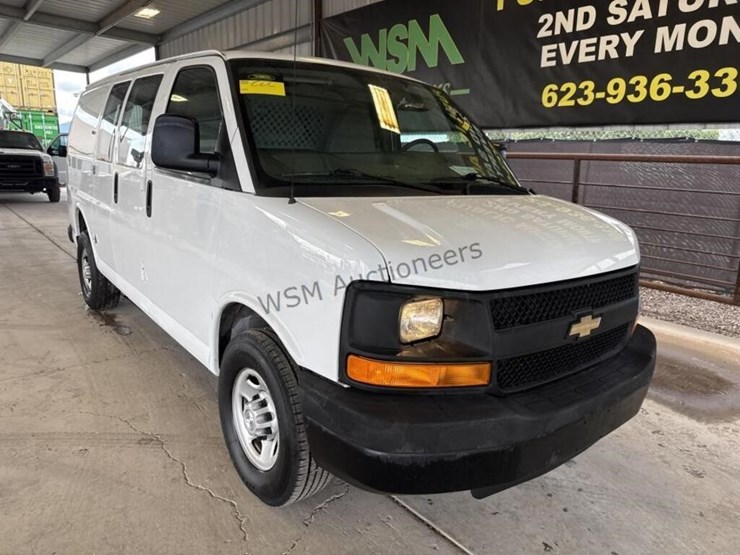 2014-chevrolet-express-2500-image-2