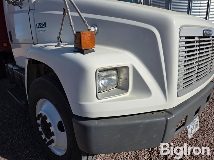 2003-freightliner-fl80-image-12