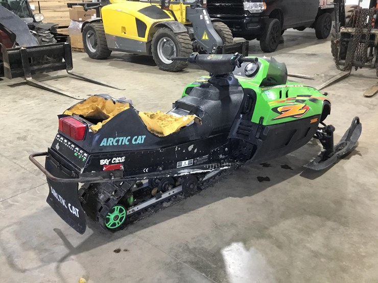#2352-•-artic-cat-370-snowmobile*-image-4