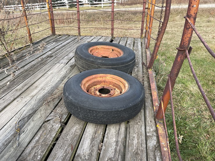 #210-•-16'-hay-rack-on-running-gear-(boyceville,-wi)-image-20